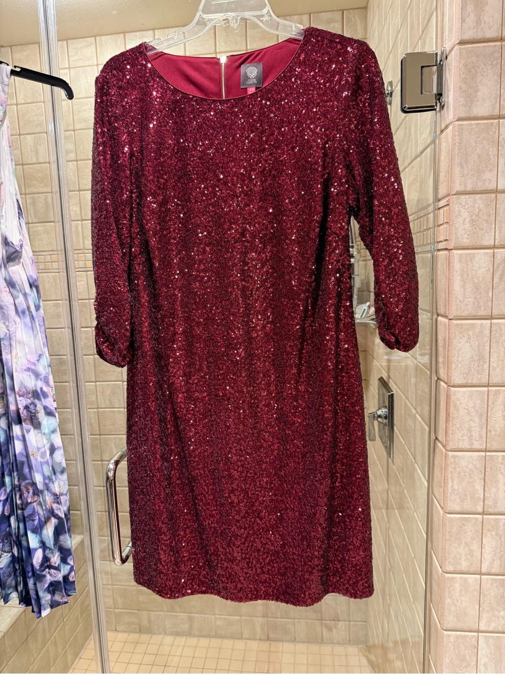Vince Camuto Red/Burgundy Sequin 3/4 Ruched Sleeve Shift Dress W/ Back Gold Zip